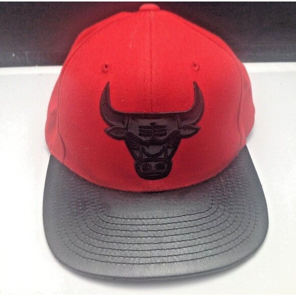 Chicago Bulls NBA Snapback Hat Mitchell & Ness Red/Shiny Black - Picture 1 of 8